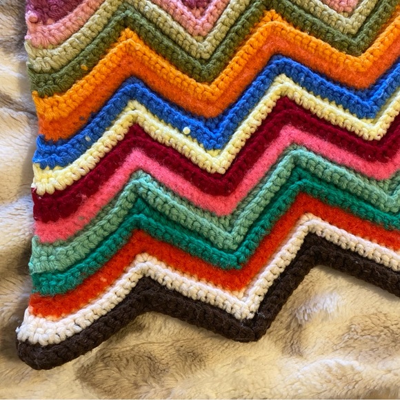 Handmade Knit Afghan Stripe Granny Throw Lap Blanket Rainbow Multicolor Chevron - Picture 2 of 7